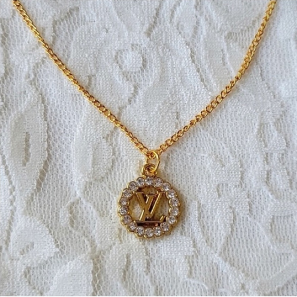Beautiful LV Charm on unbranded Chain - Picture 2 of 6